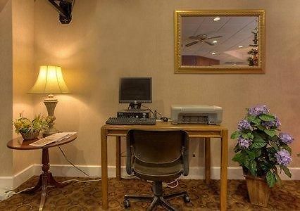 Econo Lodge Inn & Suites Lumberton Afaceri foto